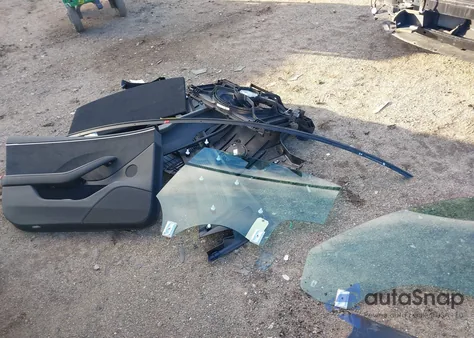 2025 Tesla Model 3 Long Range All-Wheel Drive z USA, uszkodzony, nr VIN 5YJ3E1EB7SF066371